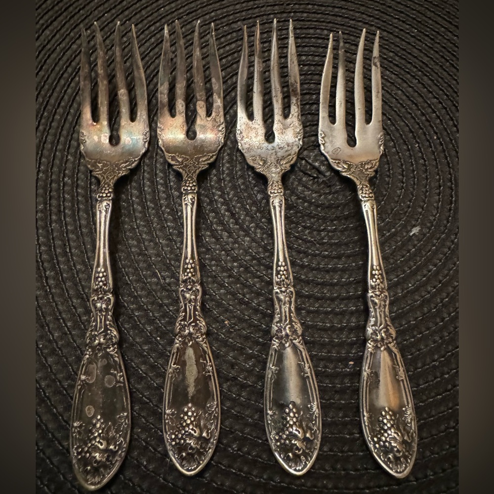 1881 Rogers “La Vigne” Pattern Antique Silver plated Forks (4)